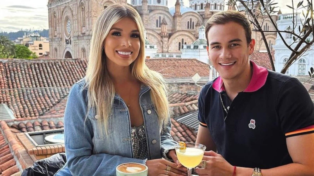 La pareja, que ha enfrentado fuertes críticas en redes, se prepara para la ceremonia (Redes sociales)