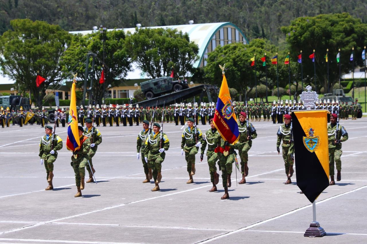 Soldados en ceremonia militar. (Ejército del Ecuador)