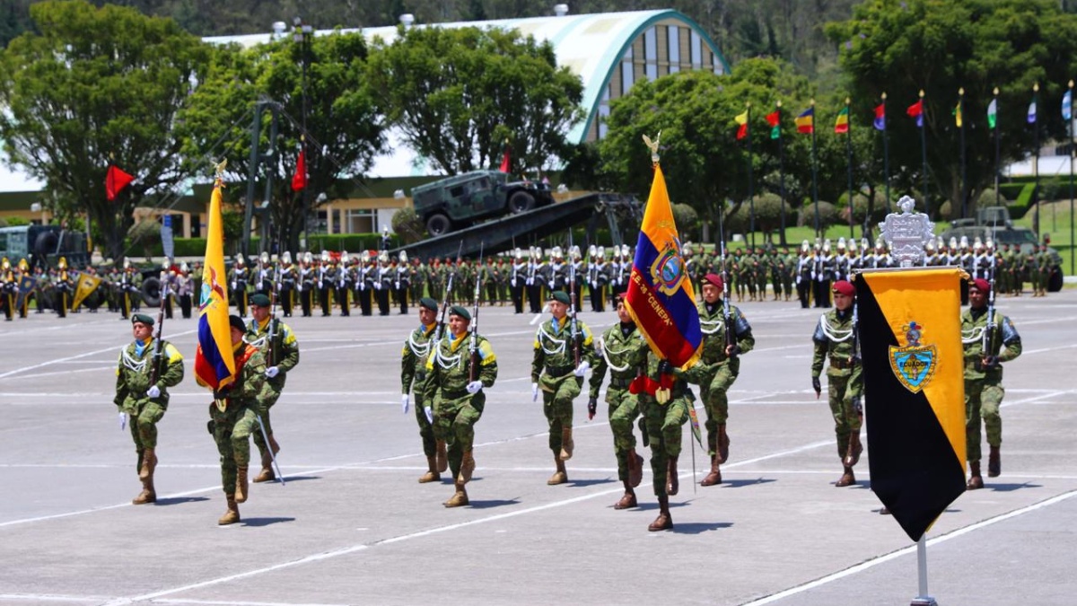 Soldados en ceremonia militar. (Ejército del Ecuador)
