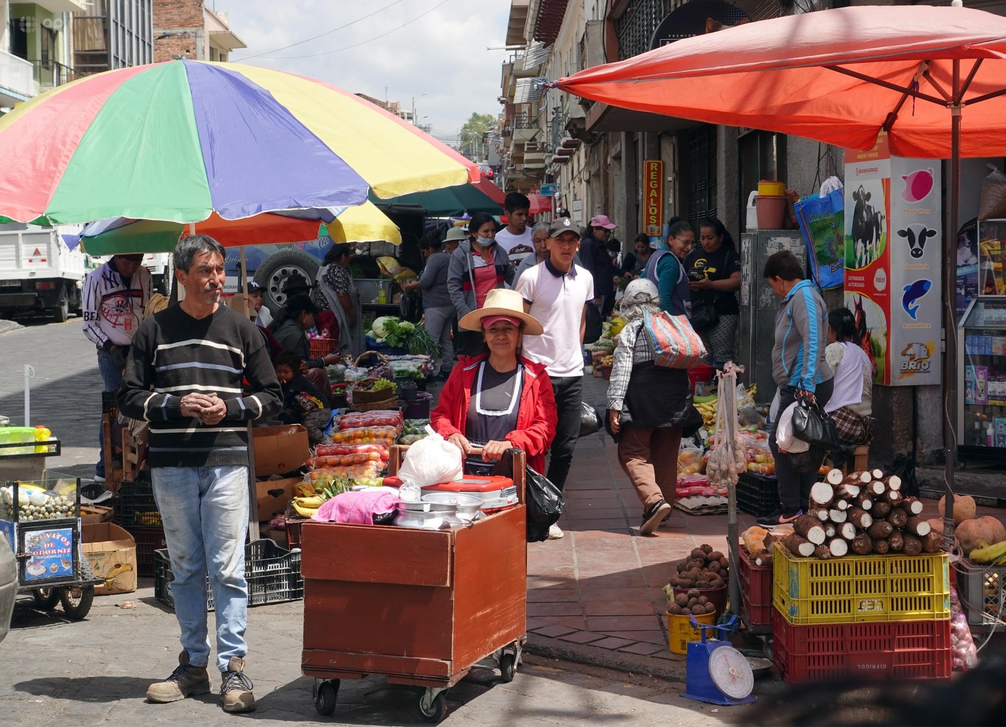 Imagen de archivo de comerciantes en Cuenca. (API)