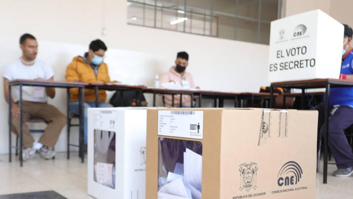 Miembros de mesa en las elecciones anticipadas de 2023. (CNE)