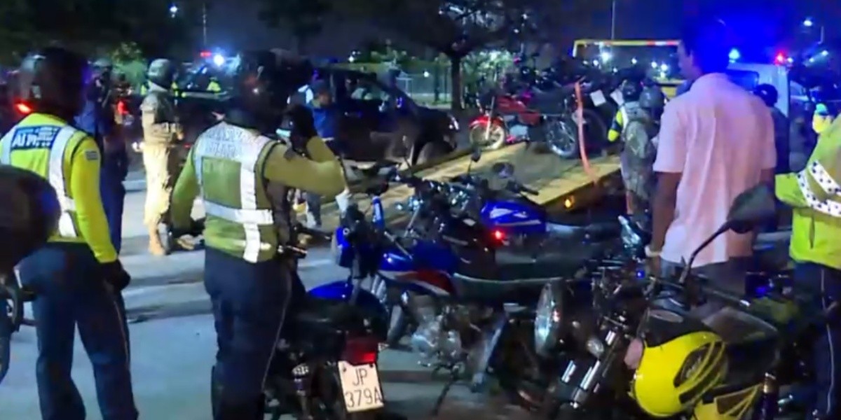 Personal de la ATM y militares revisando a los transeúntes. (RRSS)