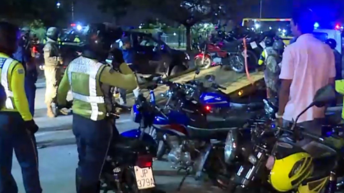 Personal de la ATM y militares revisando a los transeúntes. (RRSS)